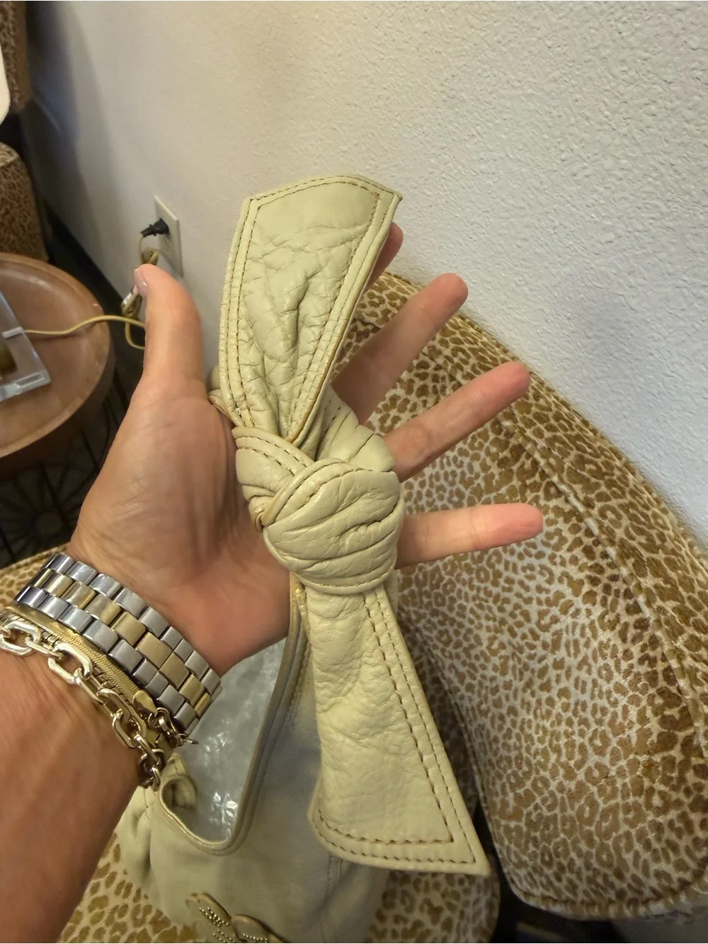 💯Auth! MARC JACOBS Cream/Beige Leather Knotted Shoulder Hobo Bag w Flower Appl.